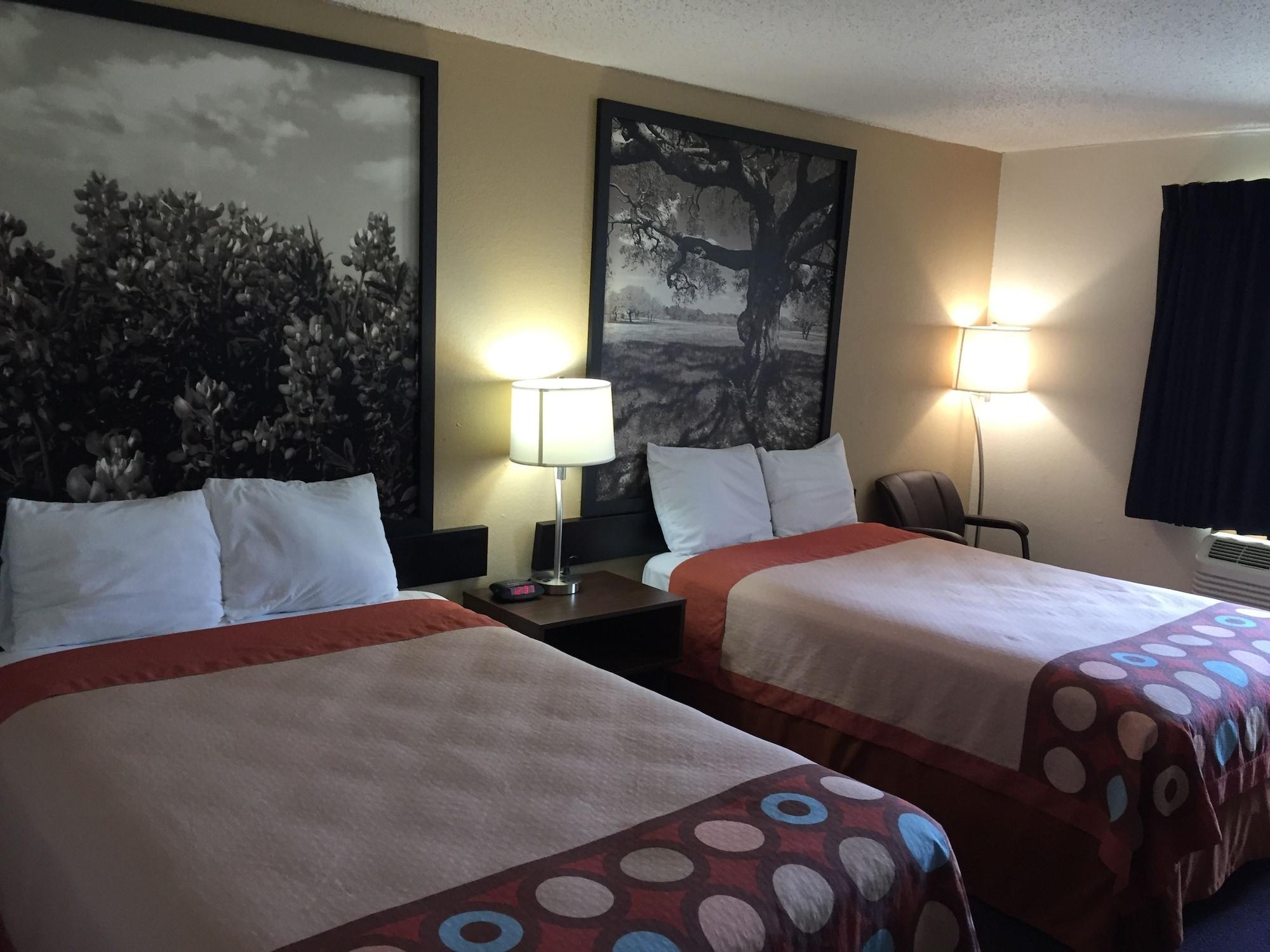 Super 8 By Wyndham College Station