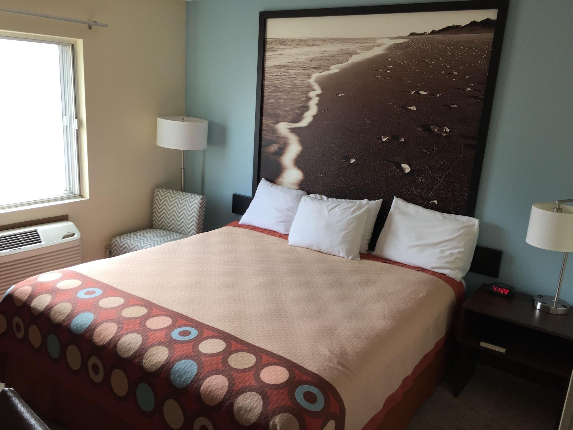 Super 8 By Wyndham Hotel 2*