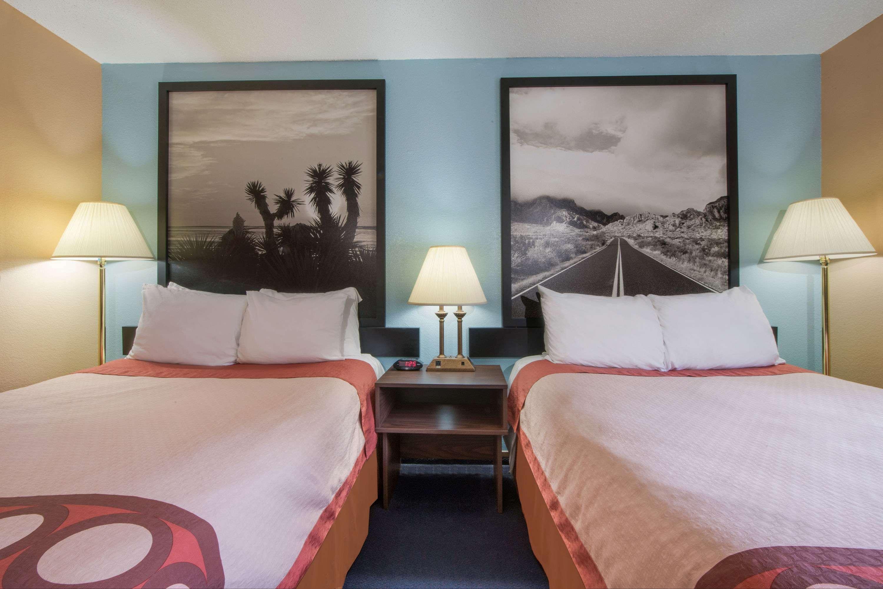 Super 8 By Wyndham Hotel 2*