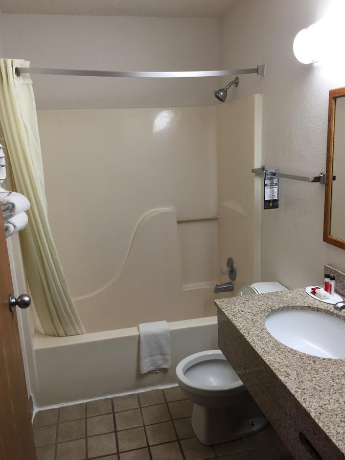 Super 8 By Wyndham Hotel