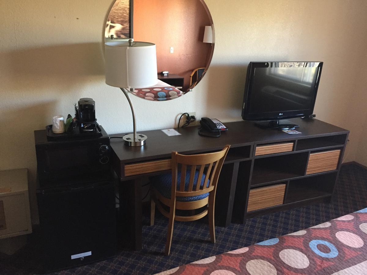 Super 8 By Wyndham Hotel 2*