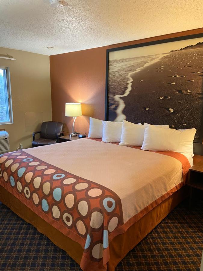 Super 8 By Wyndham College Station