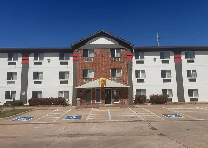 Super 8 By Wyndham College Station