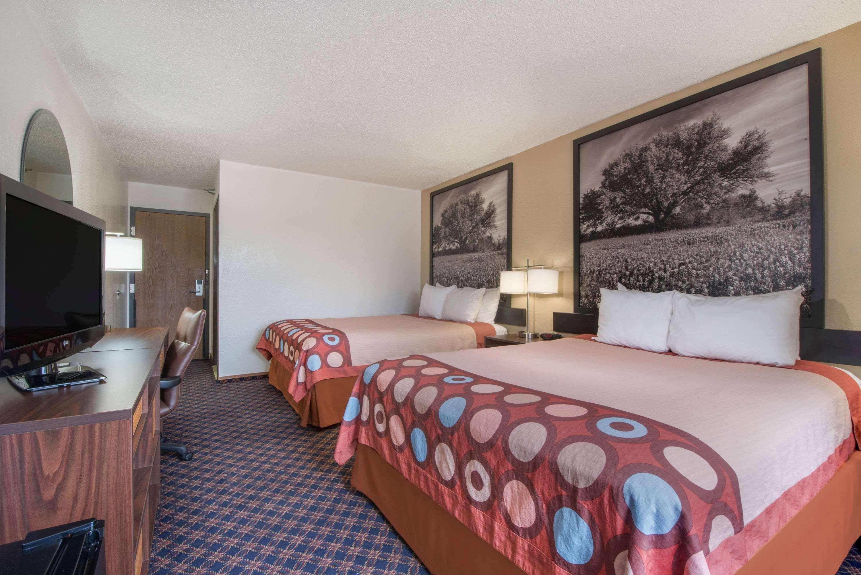 Super 8 By Wyndham Hotel 2*
