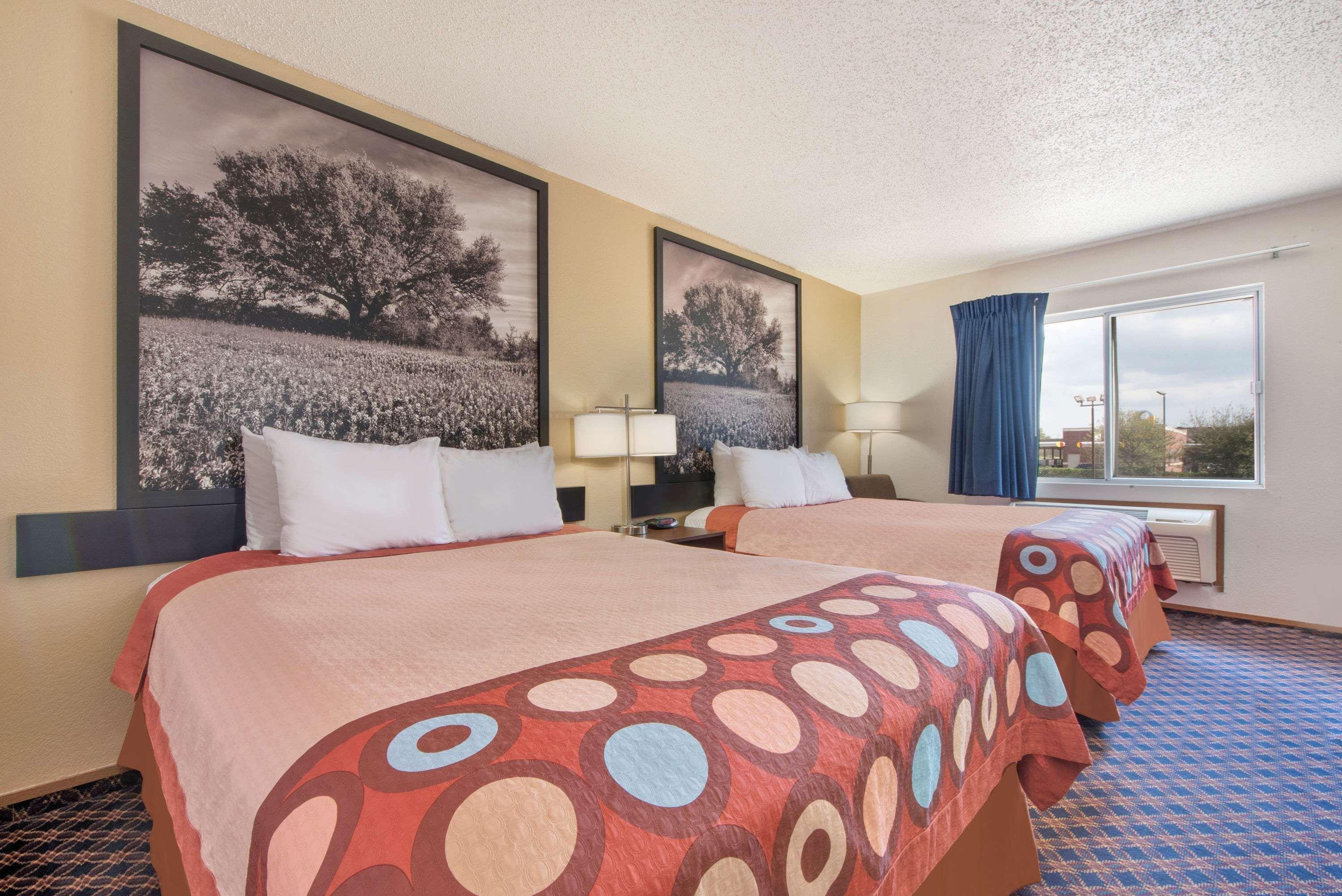 Super 8 By Wyndham Hotel 2*