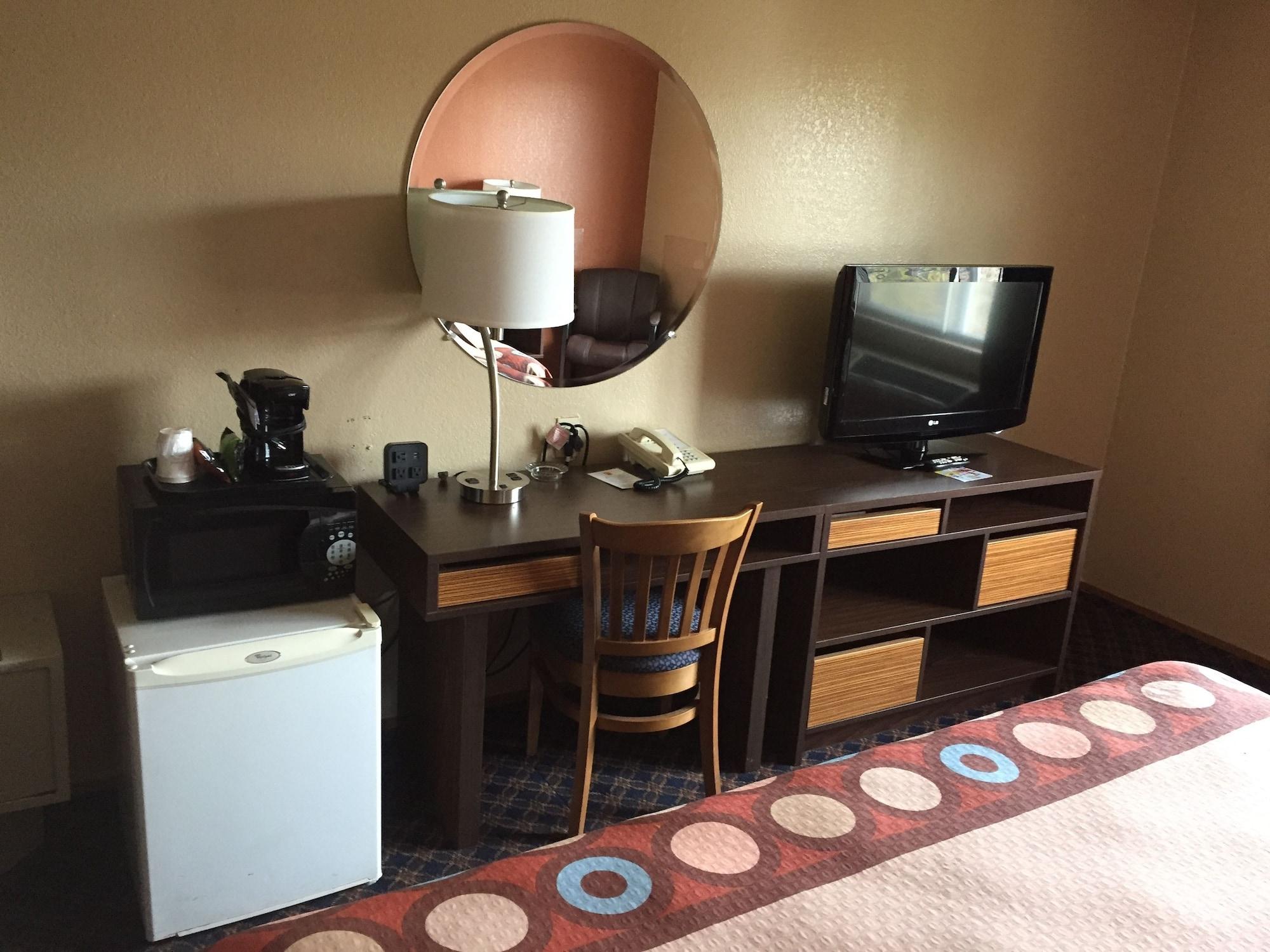 Super 8 By Wyndham Hotel 2*