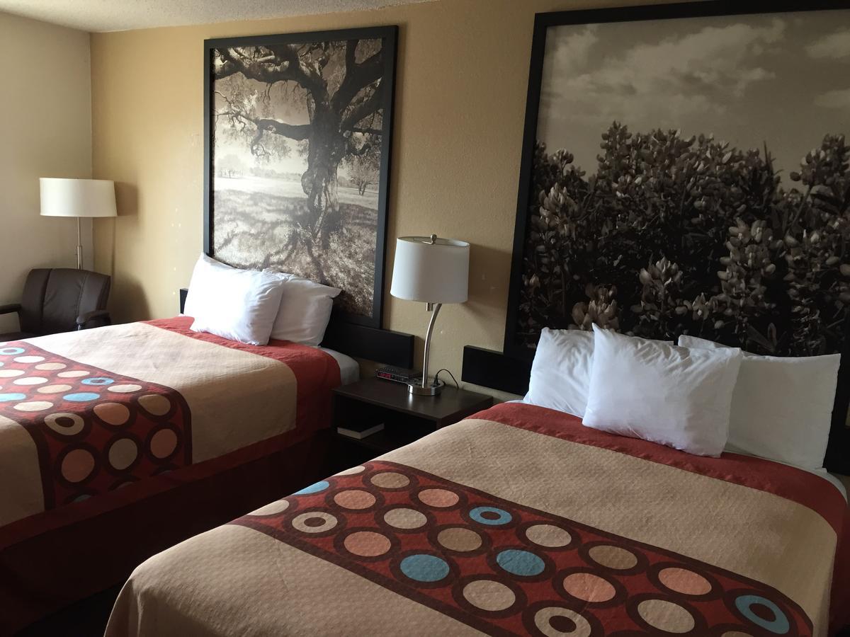 Super 8 By Wyndham Hotel