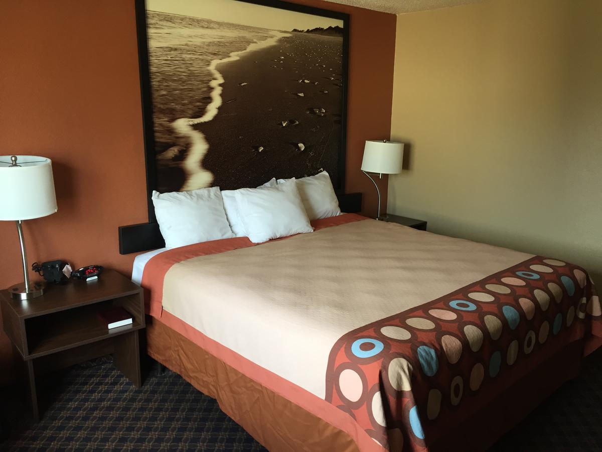 Super 8 By Wyndham Hotel