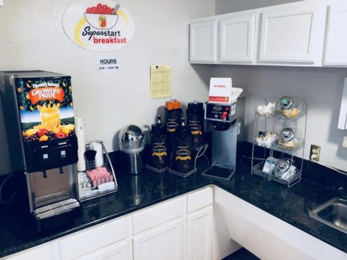 Super 8 By Wyndham College Station