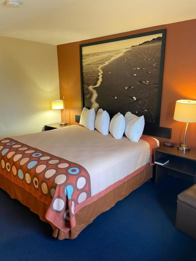 Super 8 By Wyndham Hotel College Station